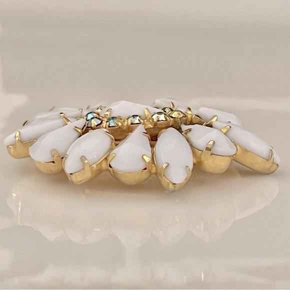 Vintage White Milk Glass Cabochon Aurora Borealis Rhinestone Domed Brooch - Picture 3 of 5